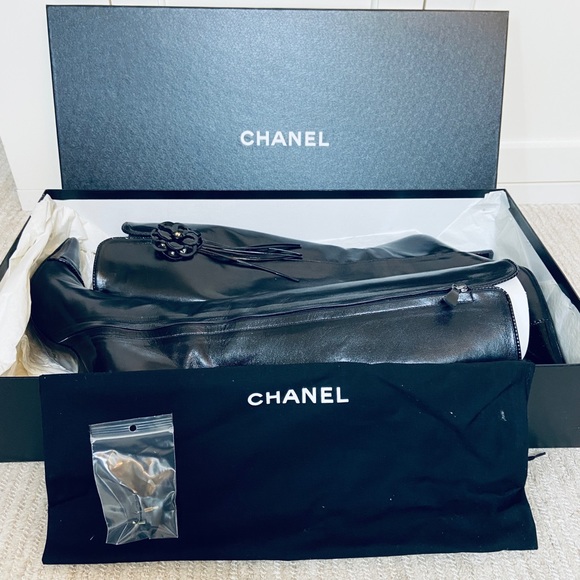 ⭐️SOLD⭐️ Chanel Camellia Flower Boots - Picture 3 of 8